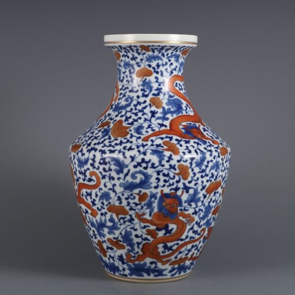 Qing Dynasty Qianlong period blue and white alum red gold winding dragon pattern vase - Image 5