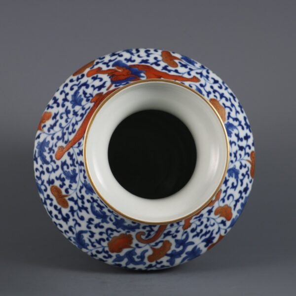 Qing Dynasty Qianlong period blue and white alum red gold winding dragon pattern vase - Image 7