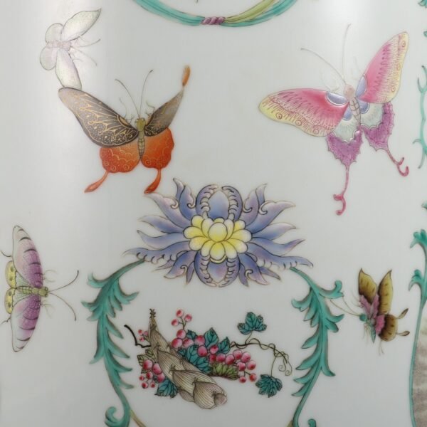 hundred butterflies and auspicious decoration, made in the Qianlong period of the Qing Dynasty - Image 8