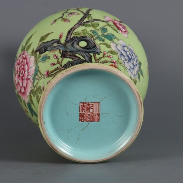 Green ground pastel flower pattern olive vase made in the Qianlong period of the Qing Dynasty - Image 8