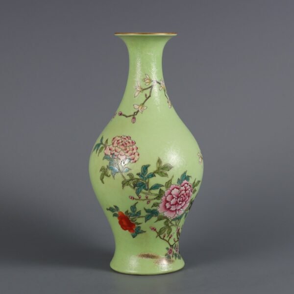 Green ground pastel flower pattern olive vase made in the Qianlong period of the Qing Dynasty - Image 7