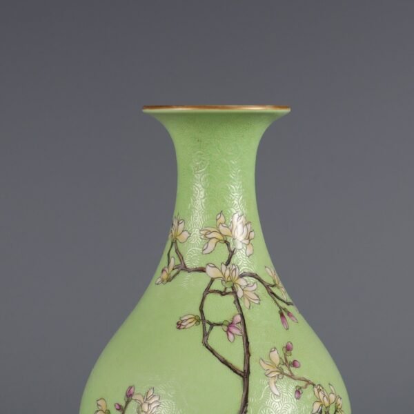 Green ground pastel flower pattern olive vase made in the Qianlong period of the Qing Dynasty - Image 6
