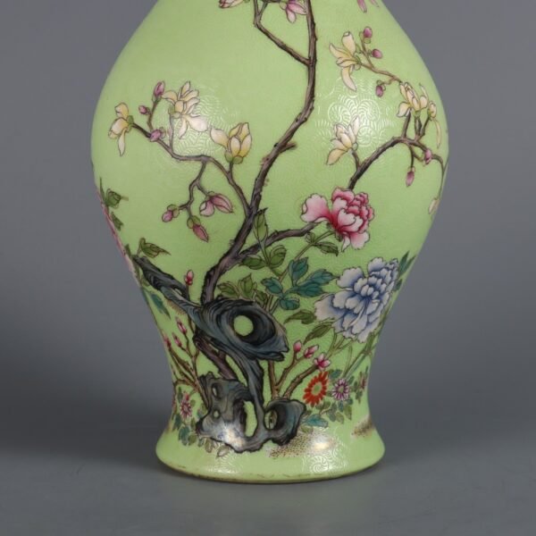Green ground pastel flower pattern olive vase made in the Qianlong period of the Qing Dynasty - Image 3