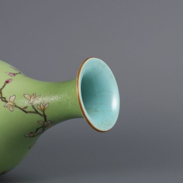 Green ground pastel flower pattern olive vase made in the Qianlong period of the Qing Dynasty - Image 4