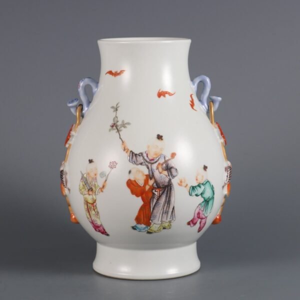 Qing Dynasty Qianlong period pink enamel Fu Lu Shou Ruyi ear vase - Image 2