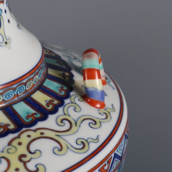 Pattern Four-Handed Zun Vase Made in the Qianlong Period of the Qing Dynasty - Image 5