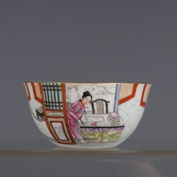 A pair of famille rose cups from the Qing Dynasty, made in the Qianlong period - Image 3