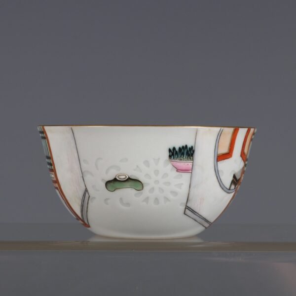A pair of famille rose cups from the Qing Dynasty, made in the Qianlong period - Image 6