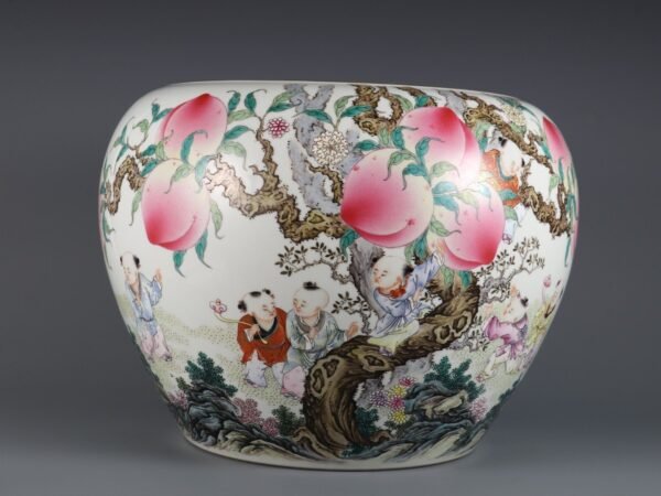 Large Scroll Cylinder with Nine-Child Pantao Pattern Made in Qianlong Period of Qing Dynasty