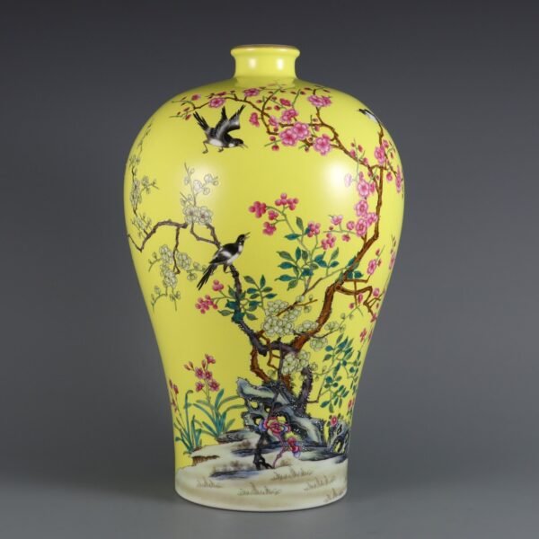 flower and bird pattern and inscription of poems, made in the Yongzheng period of the Qing Dynasty