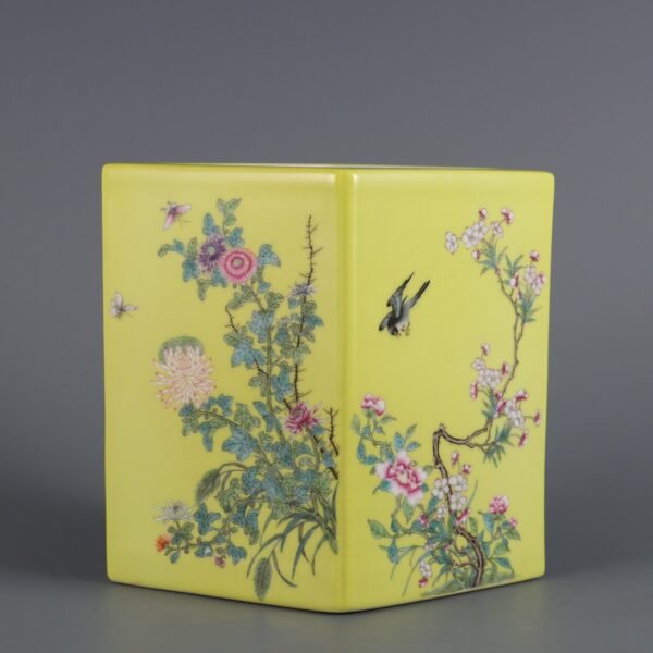 yellow ground and four seasons pattern, made in Qianlong Period of Qing Dynasty