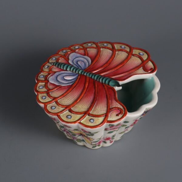 Qing Jiaqing Period Pastel Flower Pattern Butterfly Washbasin