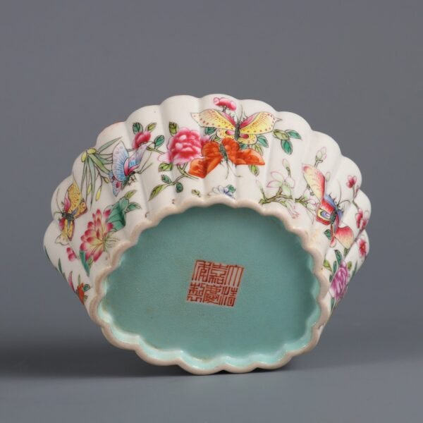 Qing Jiaqing Period Pastel Flower Pattern Butterfly Washbasin - Image 3