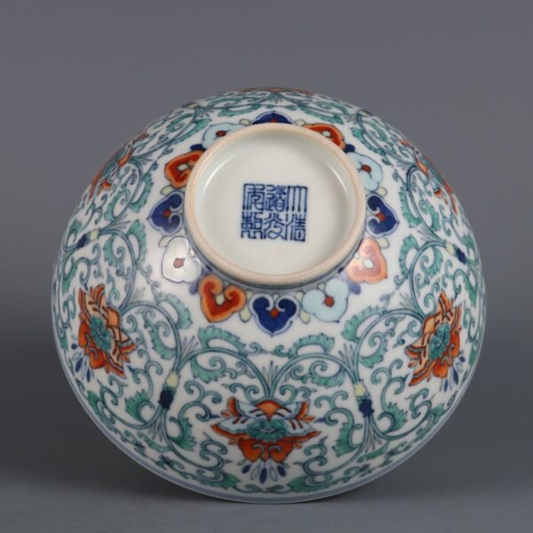 Doucai lotus-patterned bowl made in the Daoguang reign of the Qing Dynasty - Image 9