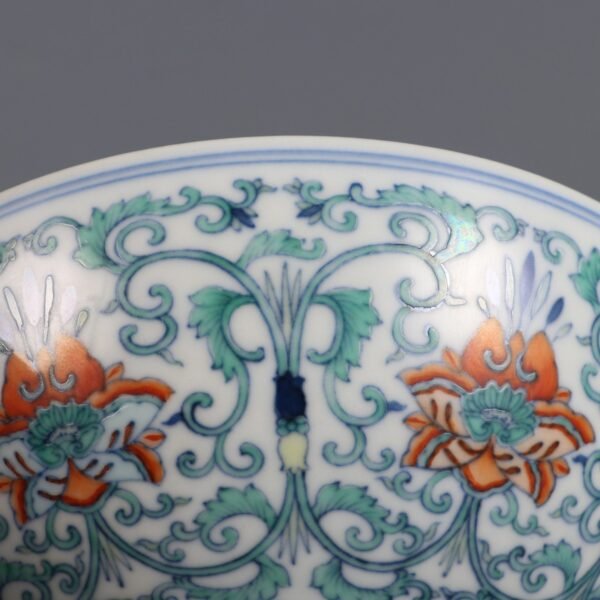 Doucai lotus-patterned bowl made in the Daoguang reign of the Qing Dynasty - Image 3