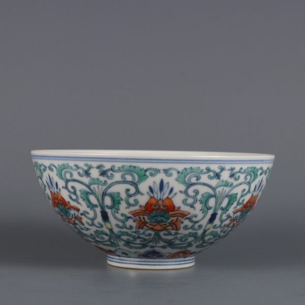 Doucai lotus-patterned bowl made in the Daoguang reign of the Qing Dynasty - Image 4