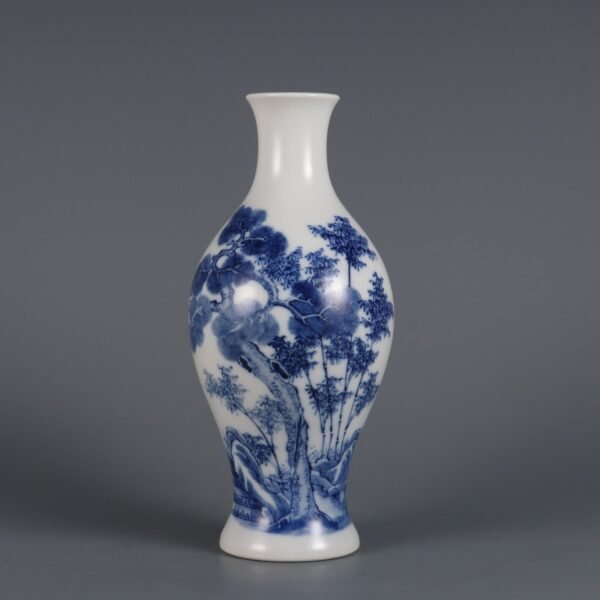 Qing Dynasty Yongzheng Period Blue and White Pine and Deer Guanyin Vase