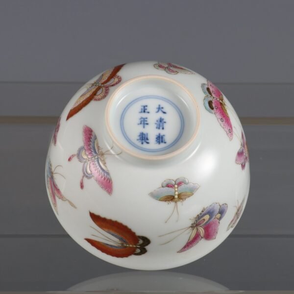 Small bowl with butterfly pattern in pastel enamel made in the Yongzheng period of the Qing Dynasty - Image 7