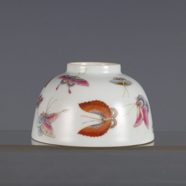 Small bowl with butterfly pattern in pastel enamel made in the Yongzheng period of the Qing Dynasty - Image 9