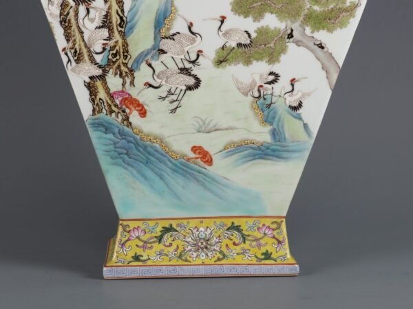 Qing Dynasty Qianlong period pink pine crane longevity Ruyi ears folded shoulder square vase - Image 4