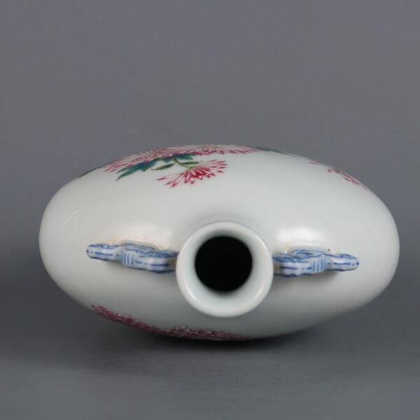 Qing Yongzheng period enameled chrysanthemum pattern small flat bottle - Image 7