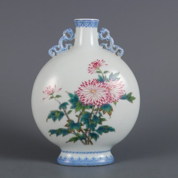 Qing Yongzheng period enameled chrysanthemum pattern small flat bottle - Image 2