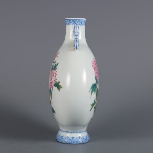 Qing Yongzheng period enameled chrysanthemum pattern small flat bottle - Image 6