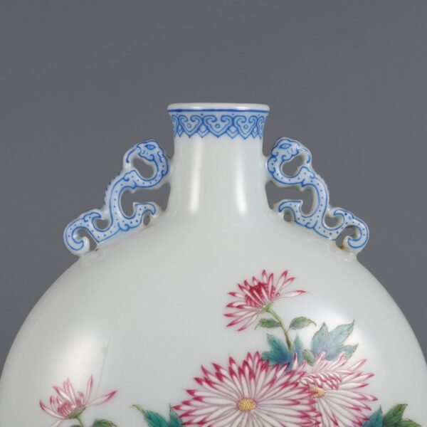 Qing Yongzheng period enameled chrysanthemum pattern small flat bottle - Image 5