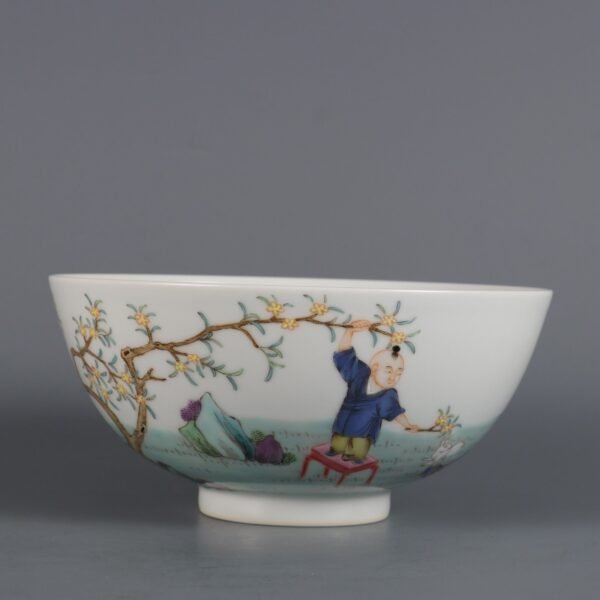 Qing Dynasty Qianlong period Famille rose laurel bowl