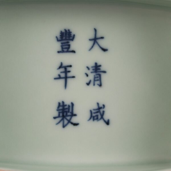 Qing Dynasty Xianfeng Year Douqing Glaze Carved Longevity Peach Pier Square Vase - Image 9