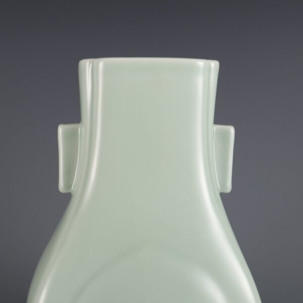 Qing Dynasty Xianfeng Year Douqing Glaze Carved Longevity Peach Pier Square Vase - Image 6