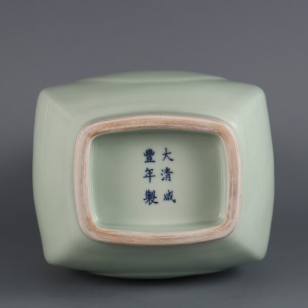 Qing Dynasty Xianfeng Year Douqing Glaze Carved Longevity Peach Pier Square Vase - Image 8