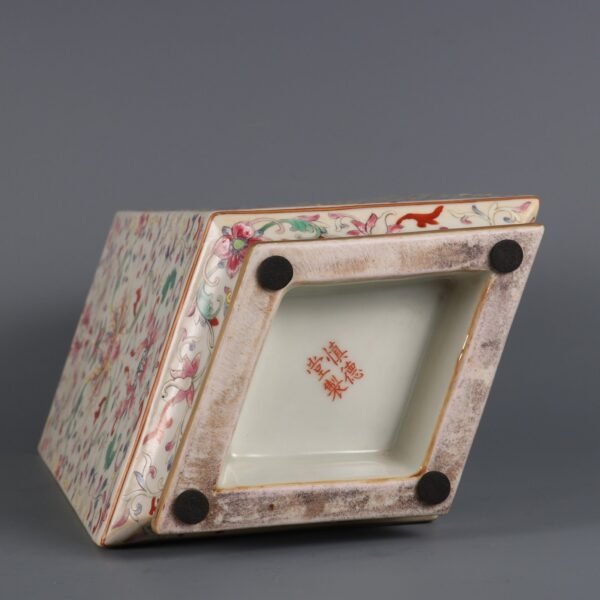 Qing Daoguang Period Famille rose passionflower pattern square rhombus vase - Image 9