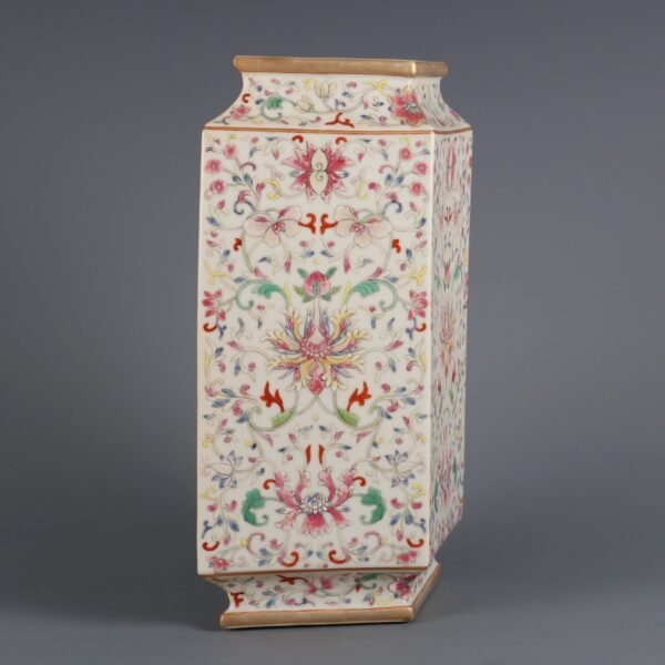 Qing Daoguang Period Famille rose passionflower pattern square rhombus vase - Image 2