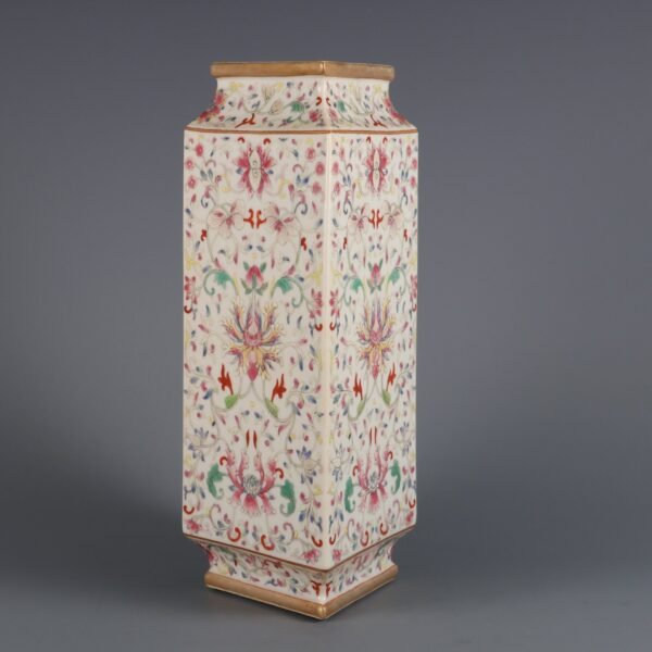 Qing Daoguang Period Famille rose passionflower pattern square rhombus vase - Image 3