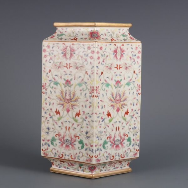 Qing Daoguang Period Famille rose passionflower pattern square rhombus vase