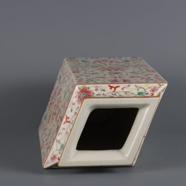 Qing Daoguang Period Famille rose passionflower pattern square rhombus vase - Image 7