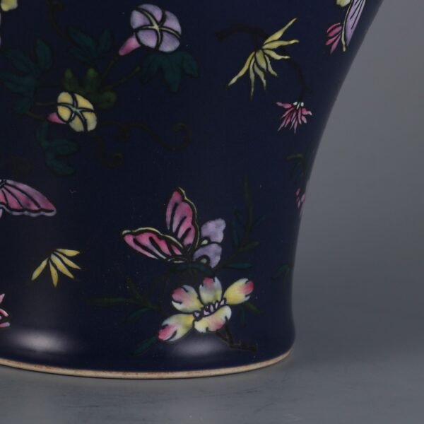 Qing Dynasty Qianlong period blue glaze with pink butterfly pattern plum vase - Image 7