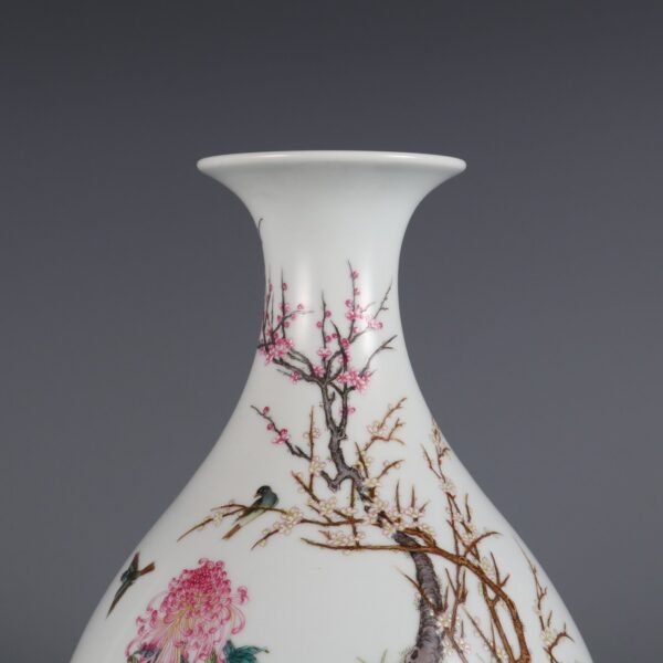 Qing Dynasty Yongzheng Period Jade Pot with Flower and Bird Pattern - Image 3