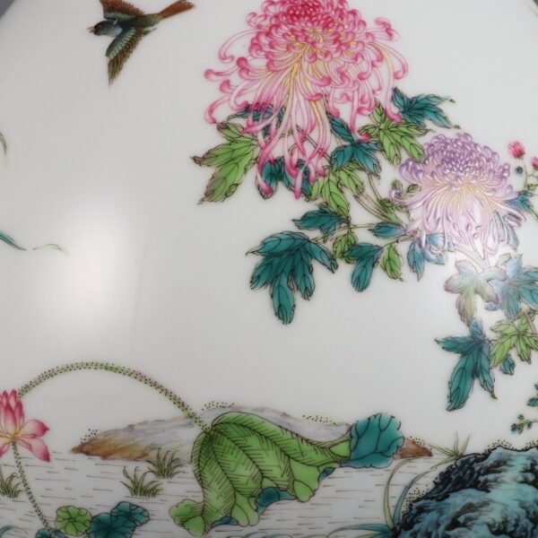 Qing Dynasty Yongzheng Period Jade Pot with Flower and Bird Pattern - Image 4