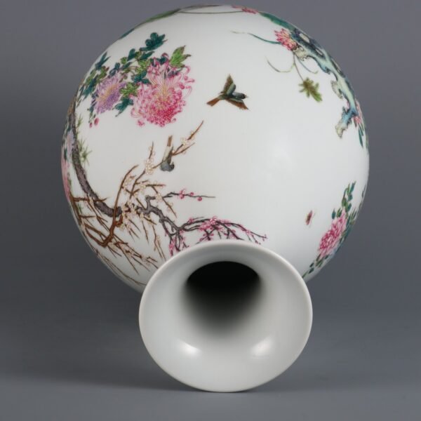 Qing Dynasty Yongzheng Period Jade Pot with Flower and Bird Pattern - Image 5