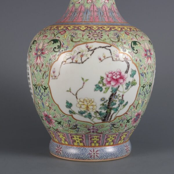 Qing Dynasty Qianlong period green ground famille rose passionflower flower pattern - Image 3