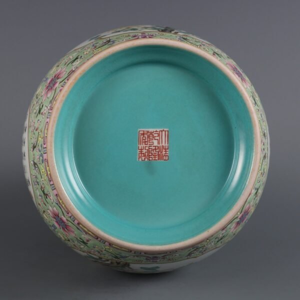 Qing Dynasty Qianlong period green ground famille rose passionflower flower pattern - Image 8