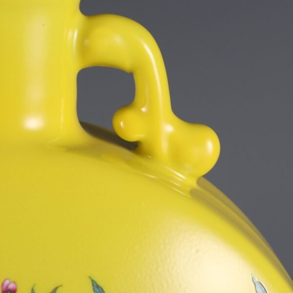 Qing Dynasty Yongzheng lemon yellow glaze foreign color plum and peach blossom pattern - Image 4
