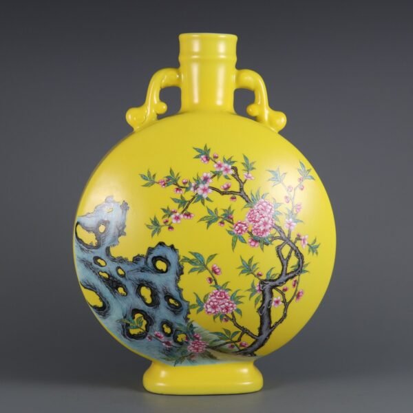 Qing Dynasty Yongzheng lemon yellow glaze foreign color plum and peach blossom pattern