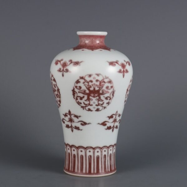 Qing Dynasty Qianlong period underglaze red flower pattern plum vase - Image 3