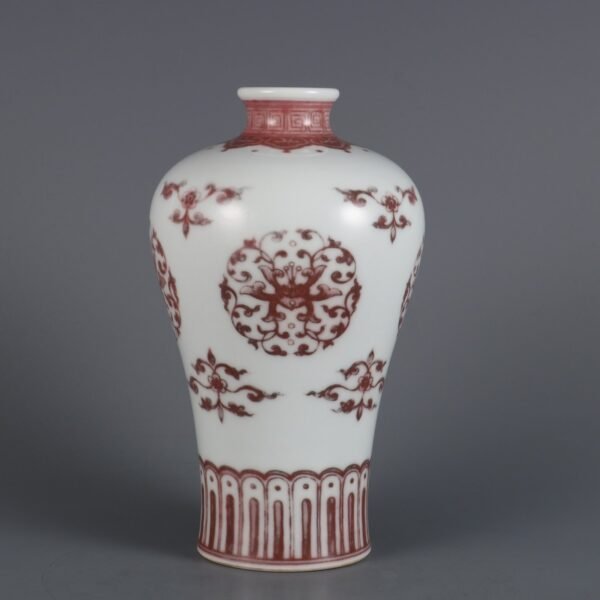 Qing Dynasty Qianlong period underglaze red flower pattern plum vase