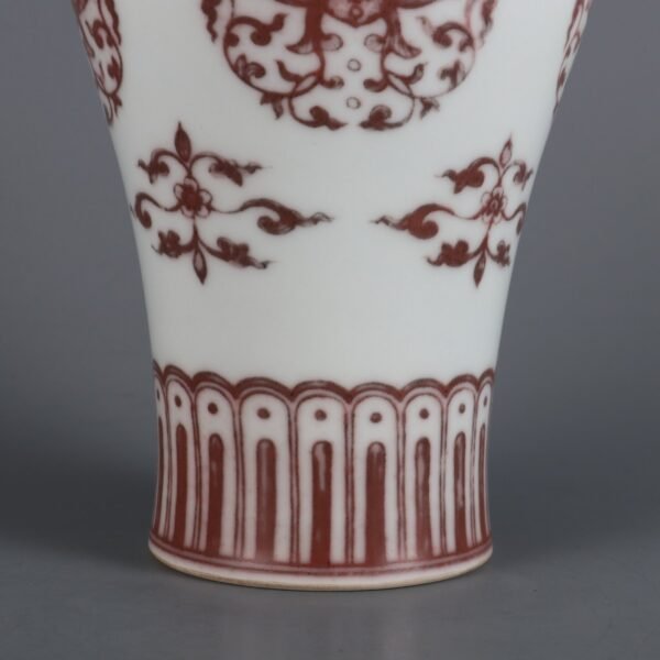 Qing Dynasty Qianlong period underglaze red flower pattern plum vase - Image 4