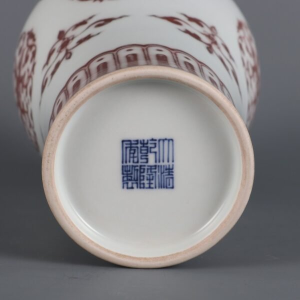 Qing Dynasty Qianlong period underglaze red flower pattern plum vase - Image 8