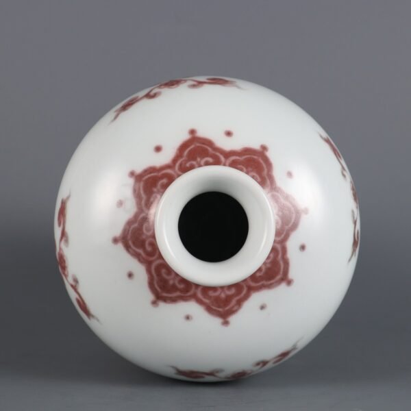 Qing Dynasty Qianlong period underglaze red flower pattern plum vase - Image 6